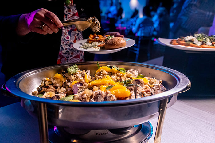 Cemstanbul Catering mit Wärmebehältern Cemstanbul Catering mit Wärmebehältern